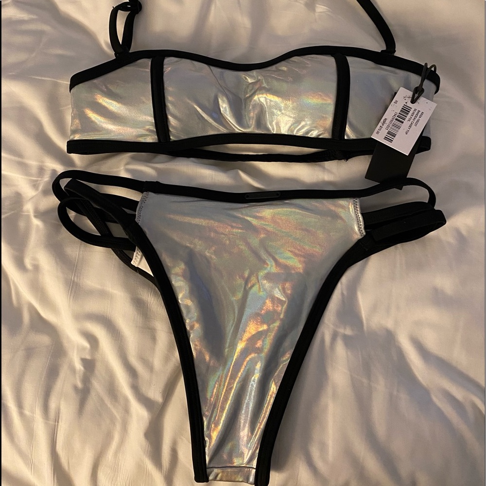 kendall/kylie bikini